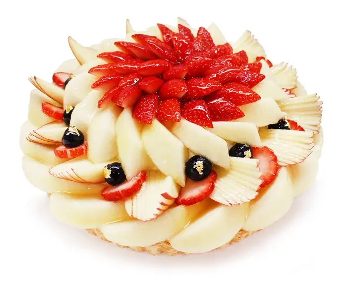 【カフェコムサ】天高く舞い上がる丹頂鶴をフルーツで表現　2026年　新春のケーキ ～いちごと洋梨のケーキ～ 画像 2