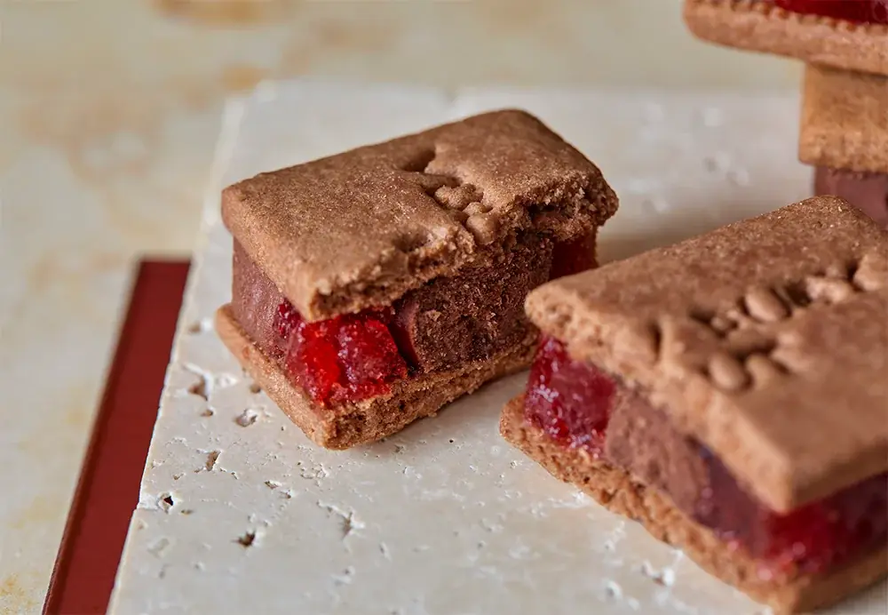 冬限定！いちごスイーツ専門店から、真っ赤ないちご×芳醇ショコラがとろけあう至福サンドが新登場【VERY RUBY CUT】 画像 3