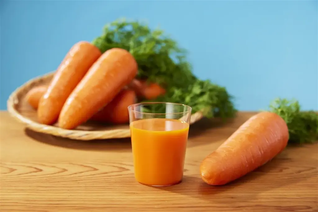 旬の国産にんじんを100％使用し、カゴメ独自の新製法「にんじん甘しぼり製法」で甘さを極めた　2026年「カゴメにんじんジュースプレミアム」数量限定発売 画像 1