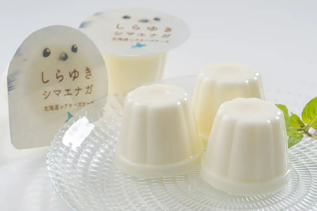 【道内限定発売】シマエナガを実寸大でデザイン、北海道産クリームチーズを使用した新土産「しらゆきシマエナガ」発売～野鳥を愛する担当者がこだわり企画～ 画像 2