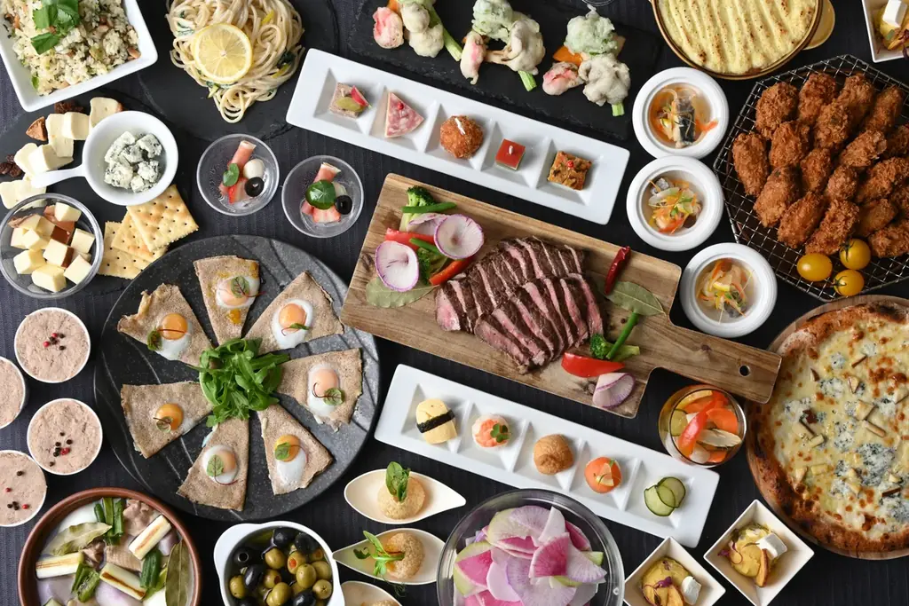 【リーガロイヤルホテル広島】苺スイーツもホテルグルメも両方味わえる『モア！苺！モア！ ランチ・ディナー＆スイーツビュッフェ』を開催 画像 2