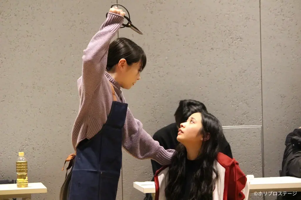 【写真・動画】2026年1月8日開幕！新作ミュージカル『白爪草』稽古場披露レポート到着【屋比久知奈、唯月ふうか、元吉庸泰】／電脳少女シロ・ゲスト出演！スペシャルクロストークラジオ公開中 画像 5