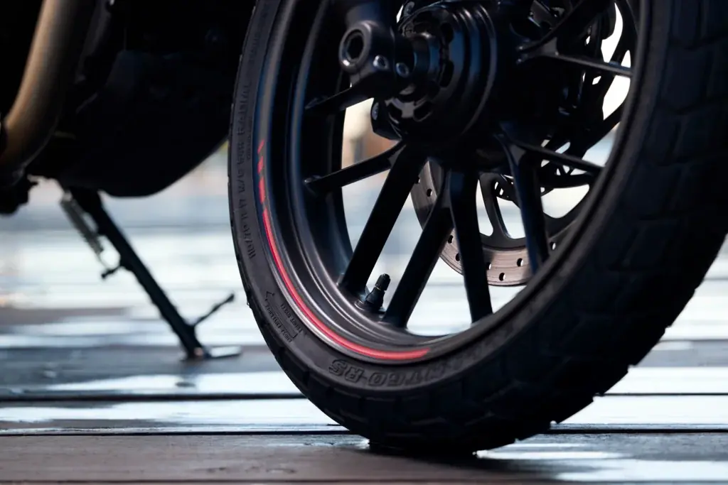 トライアンフから、遂に登場したカフェレーサーのThruxton 400。そして現代に蘇るフラットトラッカーのTracker 400がデビュー!! 画像 14