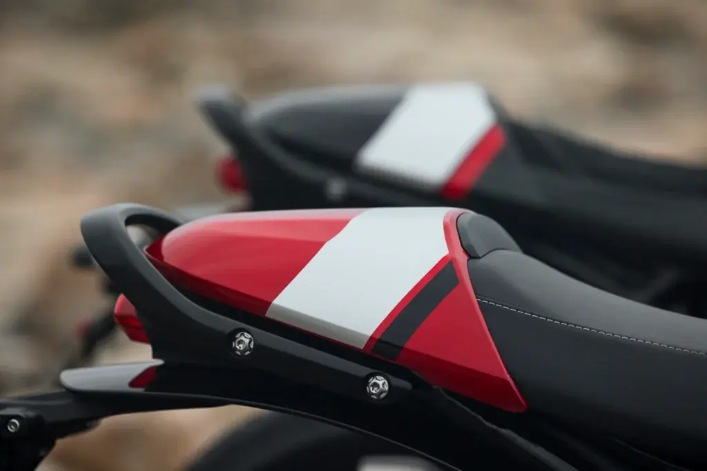 トライアンフから、遂に登場したカフェレーサーのThruxton 400。そして現代に蘇るフラットトラッカーのTracker 400がデビュー!! 画像 7