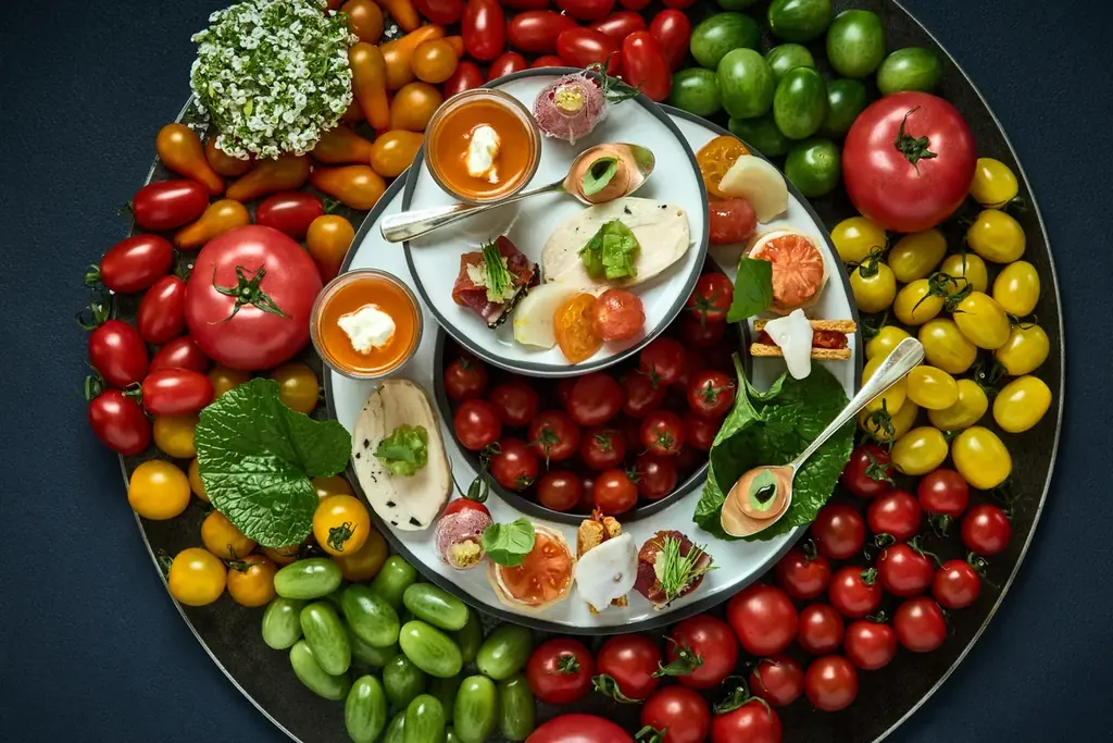 【ザ・リッツ・カールトン東京】ハートやいちごを贅沢に使用した限定アフタヌーンティーや、バレンタインギフトにぴったりなチョコレート、これから旬を迎える食材、トマトをふんだんに使用したメニューの提供を開始 画像 6