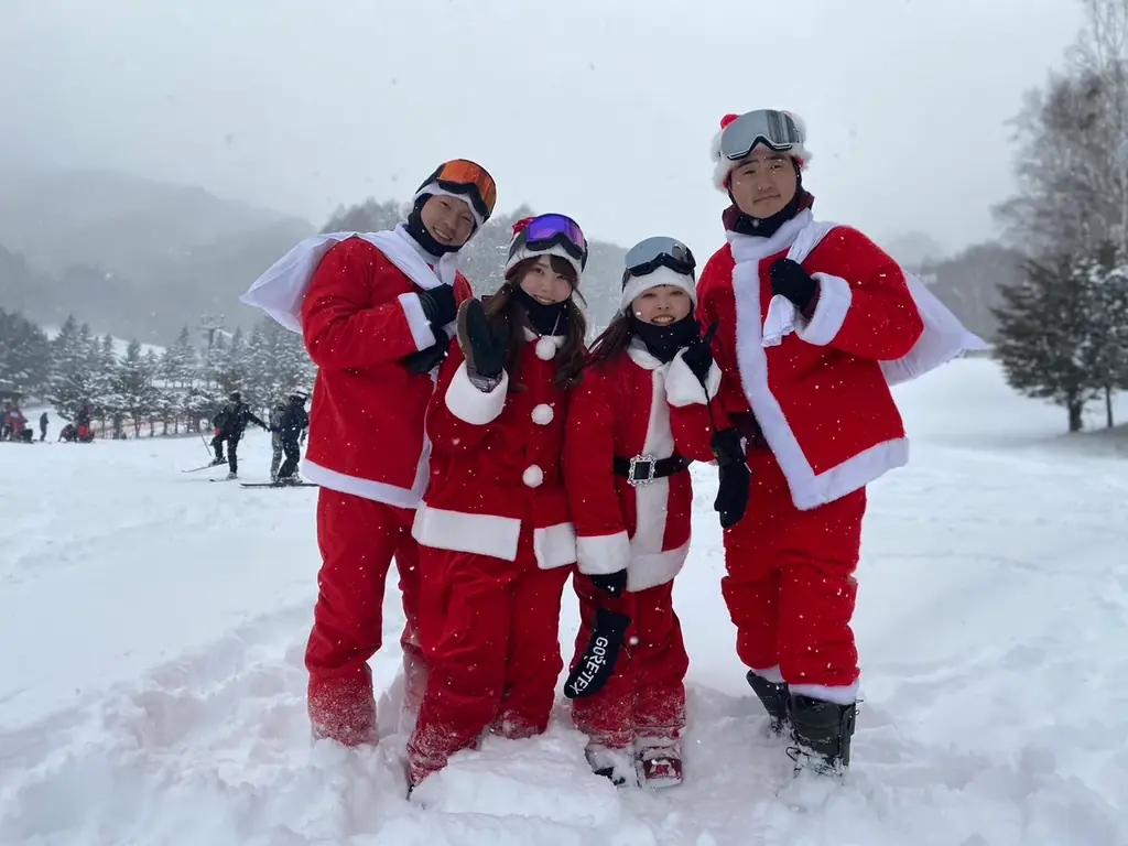 今年のクリスマスイブは…ゲレンデを“サンタだらけ”にしよう！ 画像 3