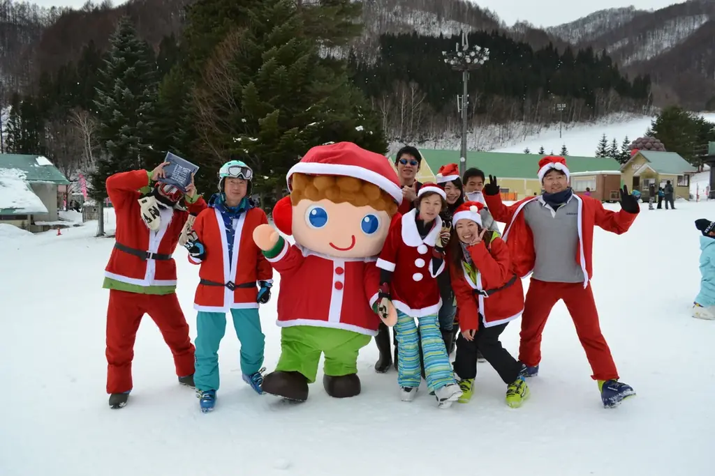 今年のクリスマスイブは…ゲレンデを“サンタだらけ”にしよう！ 画像 4