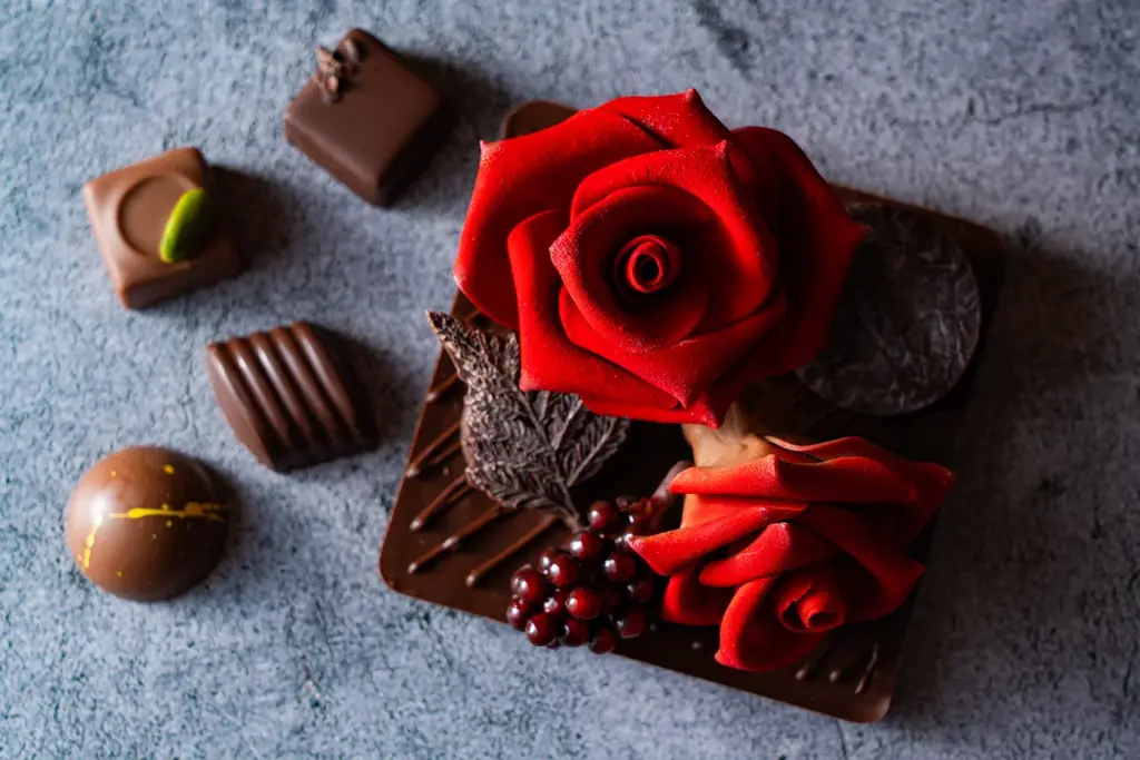 京王プラザホテルの2026年バレンタイン＆ホワイトデー。華やかなバラを表現した80台限定の新作「ローズ ショコラ」をはじめショコラティエの技が光る極上のチョコレートスイーツをあなたへ 画像 3