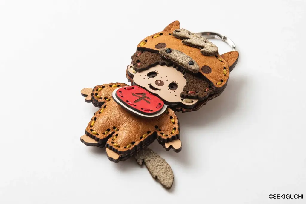 [2026年 午（うま）年]　新年のお祝いにふさわしい モンチッチ干支（午）レザーキーホルダーの登場です 画像 6