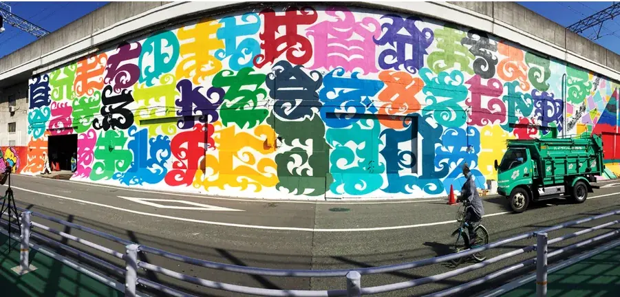 「THE LIVELY 大阪本町」にて、大阪を代表するグラフィティアーティスト「CASPER」描き下ろしデザインのコラボアパレルが1月10日より登場！入場無料のアート展示も期間限定開催。 画像 6