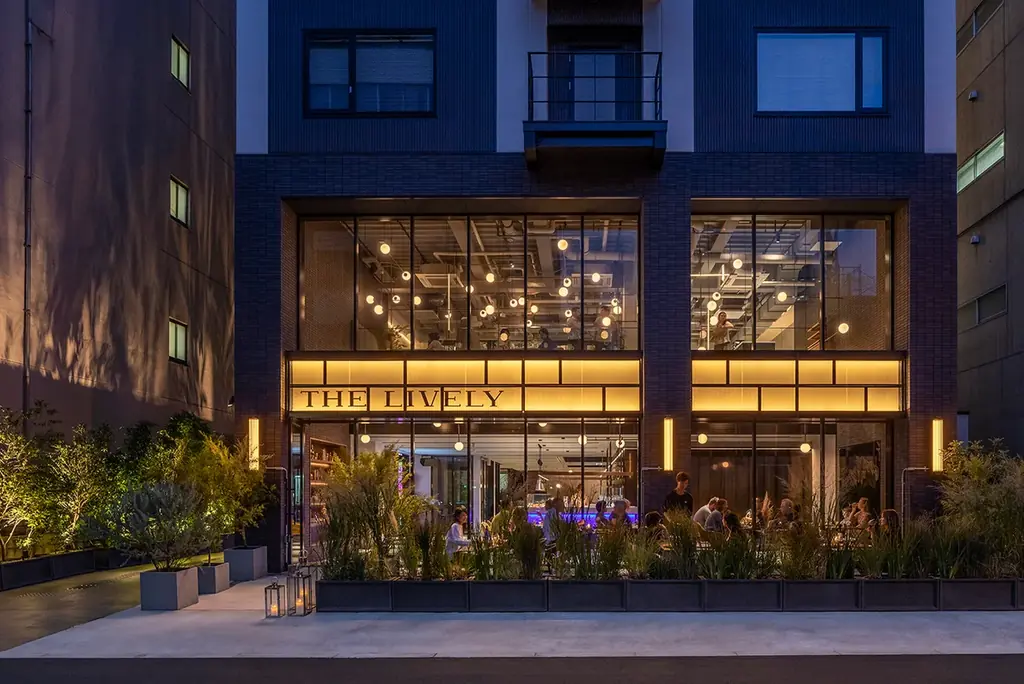 「THE LIVELY 大阪本町」にて、大阪を代表するグラフィティアーティスト「CASPER」描き下ろしデザインのコラボアパレルが1月10日より登場！入場無料のアート展示も期間限定開催。 画像 7