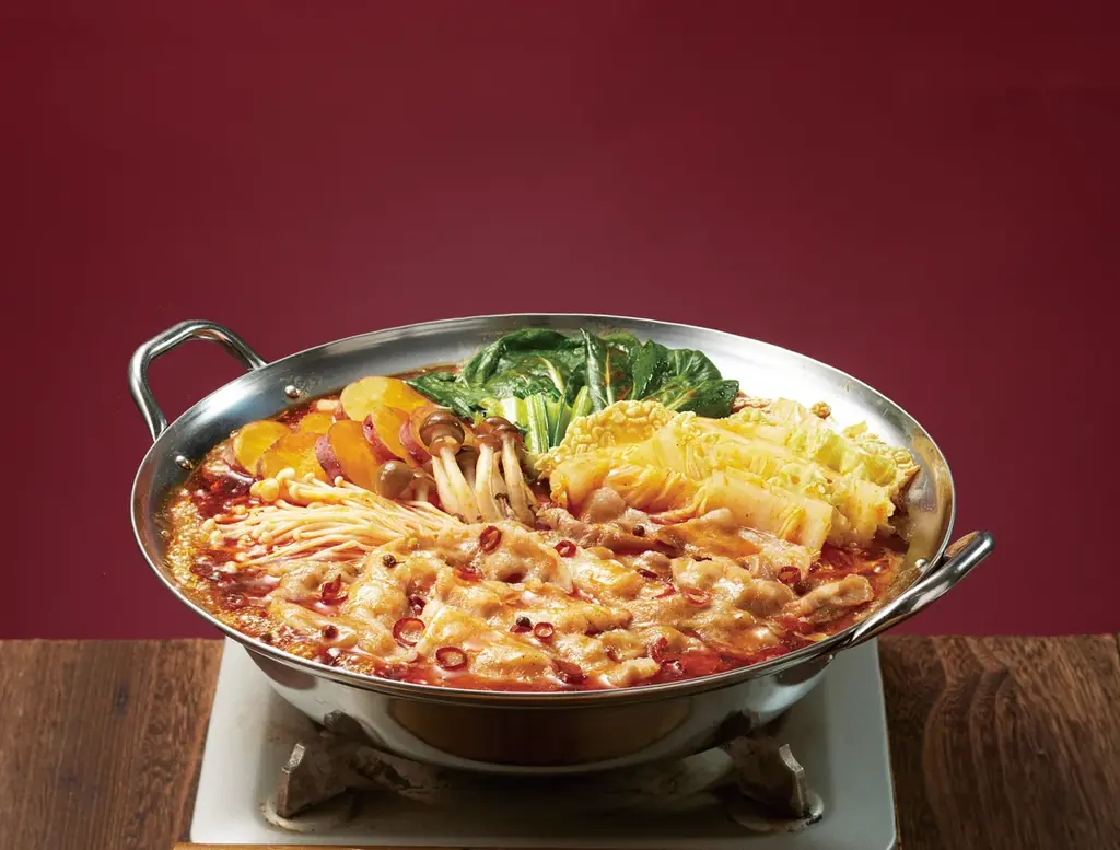 横浜赤レンガ倉庫『酒処 鍋小屋 2026 supported by ダイショー』詳細決定！レトロな空間で全国各地のご当地鍋と日本酒を堪能！お笑いライブや縁日、屋台で大人も子どもも“宴”を満喫 画像 13