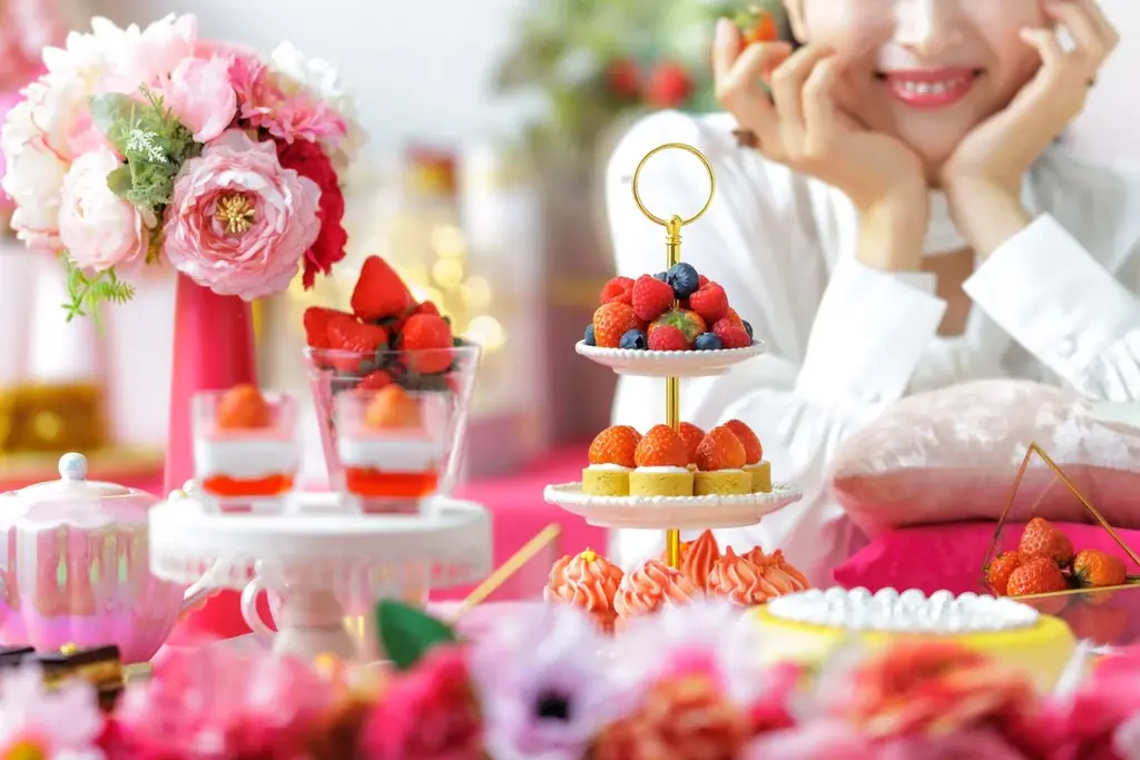 元祖いちごビュッフェに、乙女心をくすぐるピンクのチョコレートフォンデュが新登場！ 画像 2