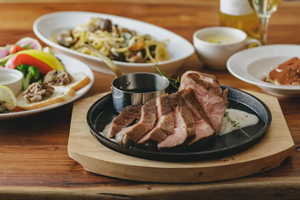 「ホテルファミリーオ館山」が全面リニューアル。館山の夕日と過ごす等身大リゾート「TAUTAU Terrace Tateyama（タウタウ テラス タテヤマ）」がオープンします。 画像 4