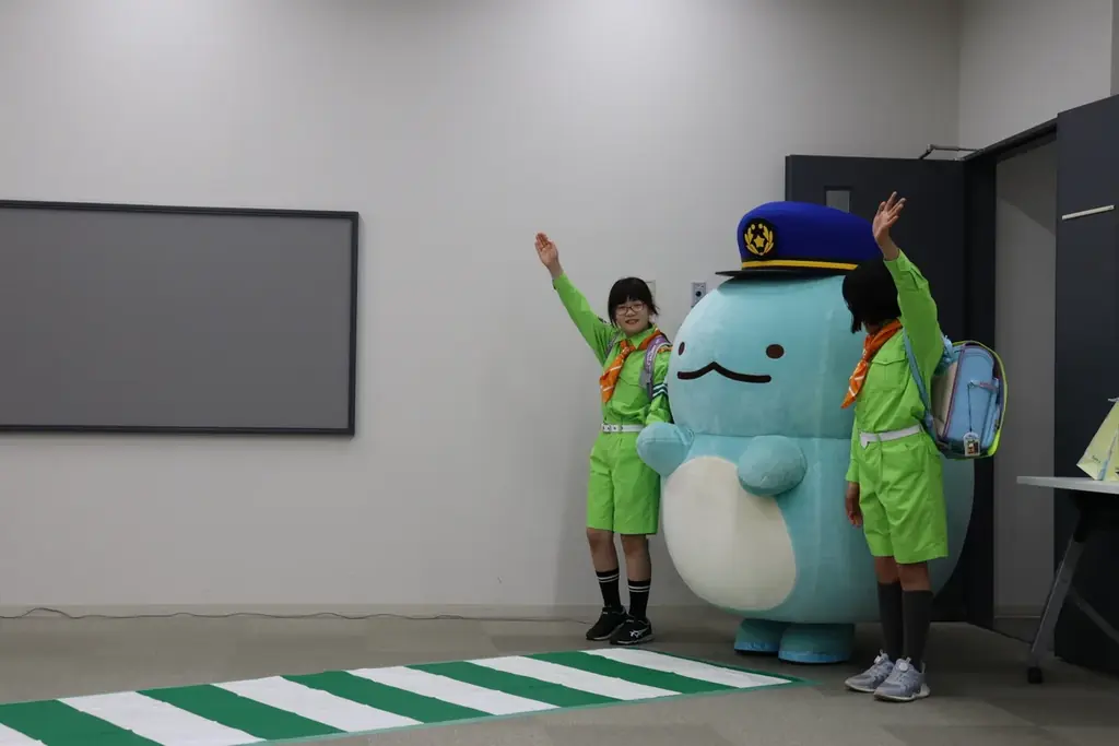 サンエックス、神田警察署長より感謝状を受領　～すみっコぐらしの「とかげ」も登場し、贈呈式が執り行われました～ 画像 2