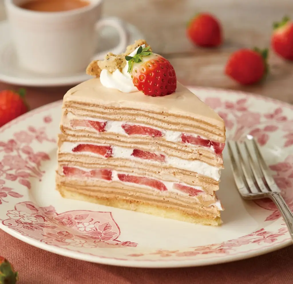 【Afternoon Tea LOVE&TABLE】旬の苺が“5層仕立て”のプレミアムなミルクレープやバナナ×アーモンドモカの新作など、冬限定ミルクレープ発売 画像 6