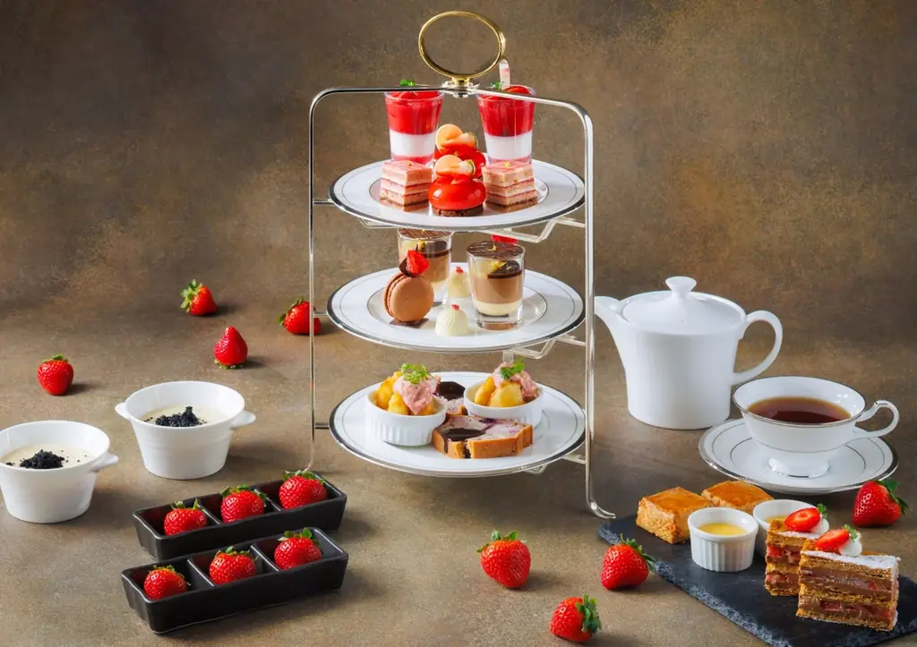 【ホテル日航立川 東京】苺とチョコレートのアフタヌーンティー」12月21日より予約受付開始 画像 1