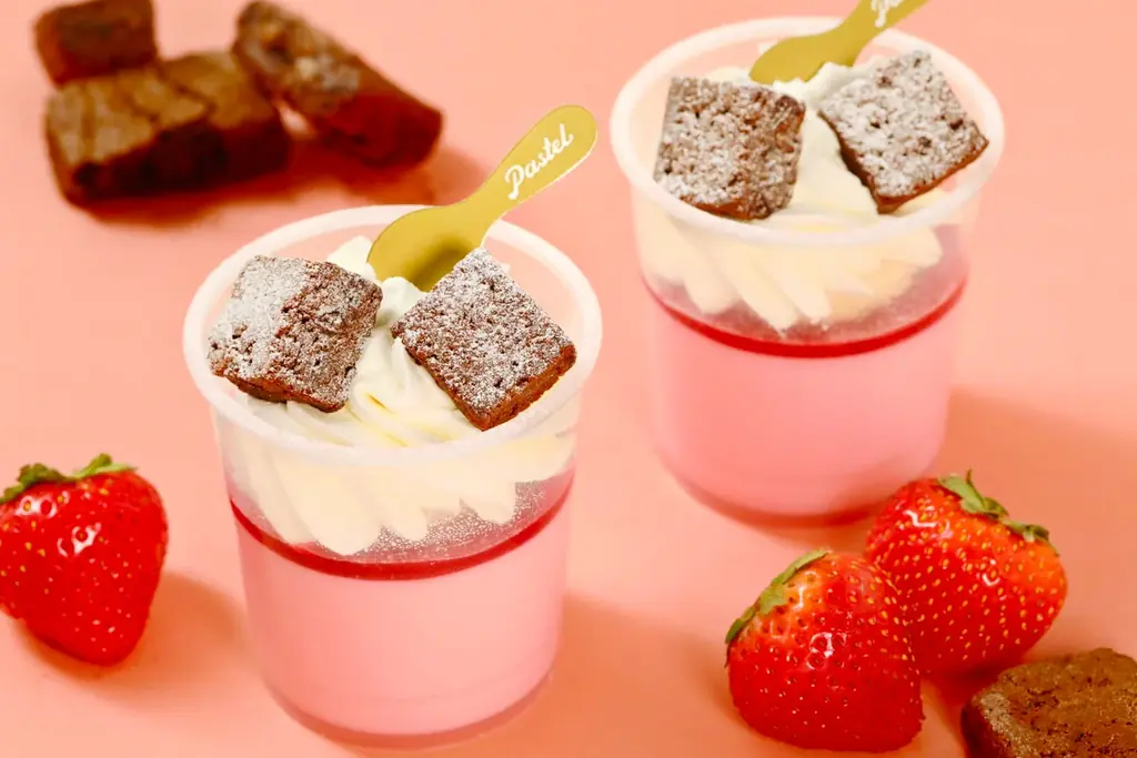 【苺×チョコプリン】“なめらかプリン”ブームの火付け役「パステル」から甘酸っぱい苺とブラウニーの甘みを楽しめる『いちごとブラウニーのプリンパフェ』が新登場！バレンタインにおすすめのショコラプリンも発売 画像 3