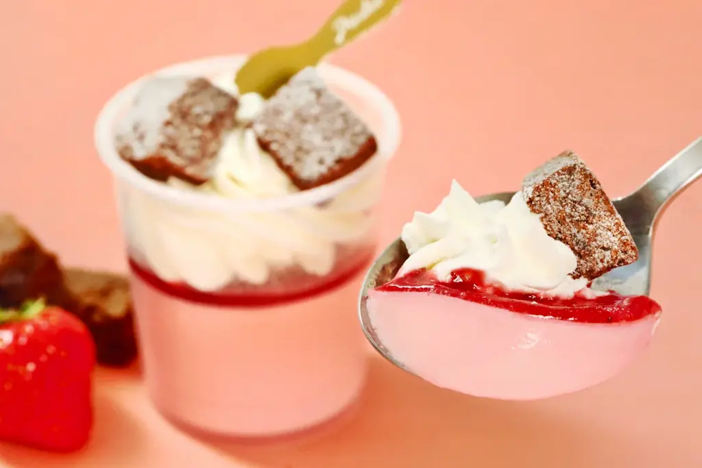 【苺×チョコプリン】“なめらかプリン”ブームの火付け役「パステル」から甘酸っぱい苺とブラウニーの甘みを楽しめる『いちごとブラウニーのプリンパフェ』が新登場！バレンタインにおすすめのショコラプリンも発売 画像 4