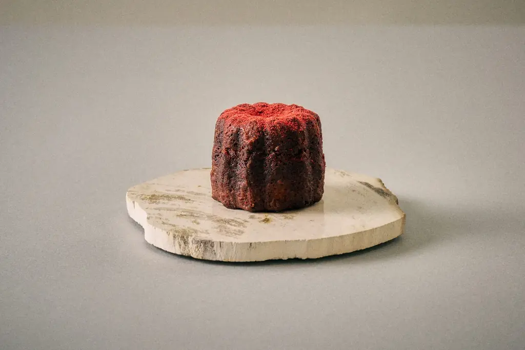 お正月を彩る開運スイーツ！縁起の良い「紅白カラー」のカヌレセットを期間・数量限定で販売 画像 3