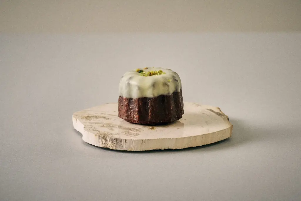 お正月を彩る開運スイーツ！縁起の良い「紅白カラー」のカヌレセットを期間・数量限定で販売 画像 4