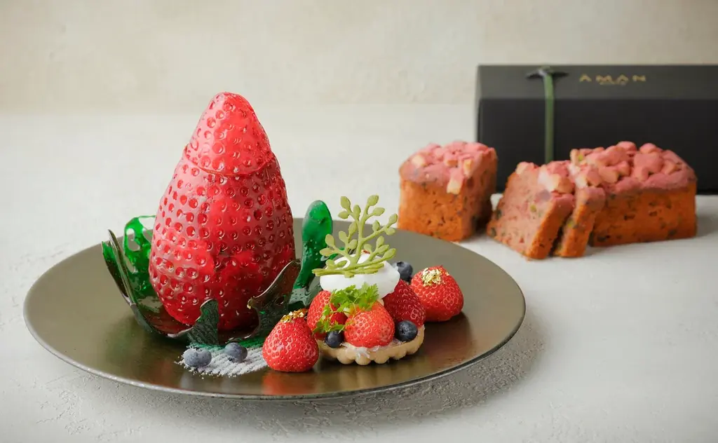 【アマン京都】アートのような飴細工の器に閉じ込めた苺パフェ「The Art of Strawberry」 画像 1