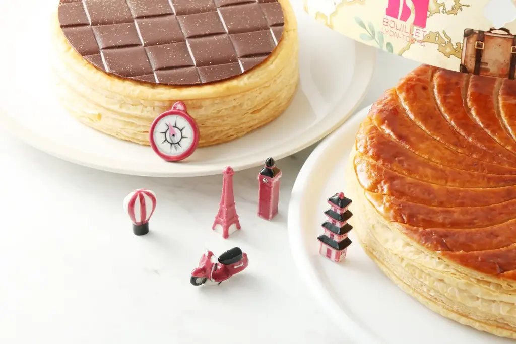 新年のお祝いに欠かせないフランスの伝統菓子「ガレット・デ・ロワ」。セバスチャン・ブイエならではの味わいで、今年も登場致します。Voyage（旅）をテーマにしたフェーヴと王冠付。各店にてご予約を受付中。 画像 4