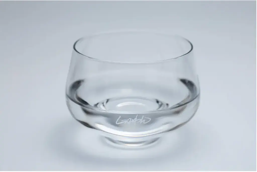 科学的に「刺激臭が減り」「フルーティーな香りが立つ」日本酒専用酒器SHUWANからグラスバージョンが登場！ 画像 1