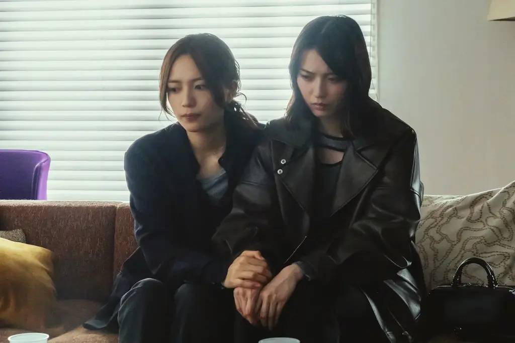 ABEMAオリジナルドラマ『スキャンダルイブ』#5／「私は自分の人生を取り戻せない」夢を奪われた少女が語る芸能界の闇／妹・莉子（茅島みずき）から明かされた“地獄の一夜”に姉・奏（川口春奈）の決意とは？ 画像 6