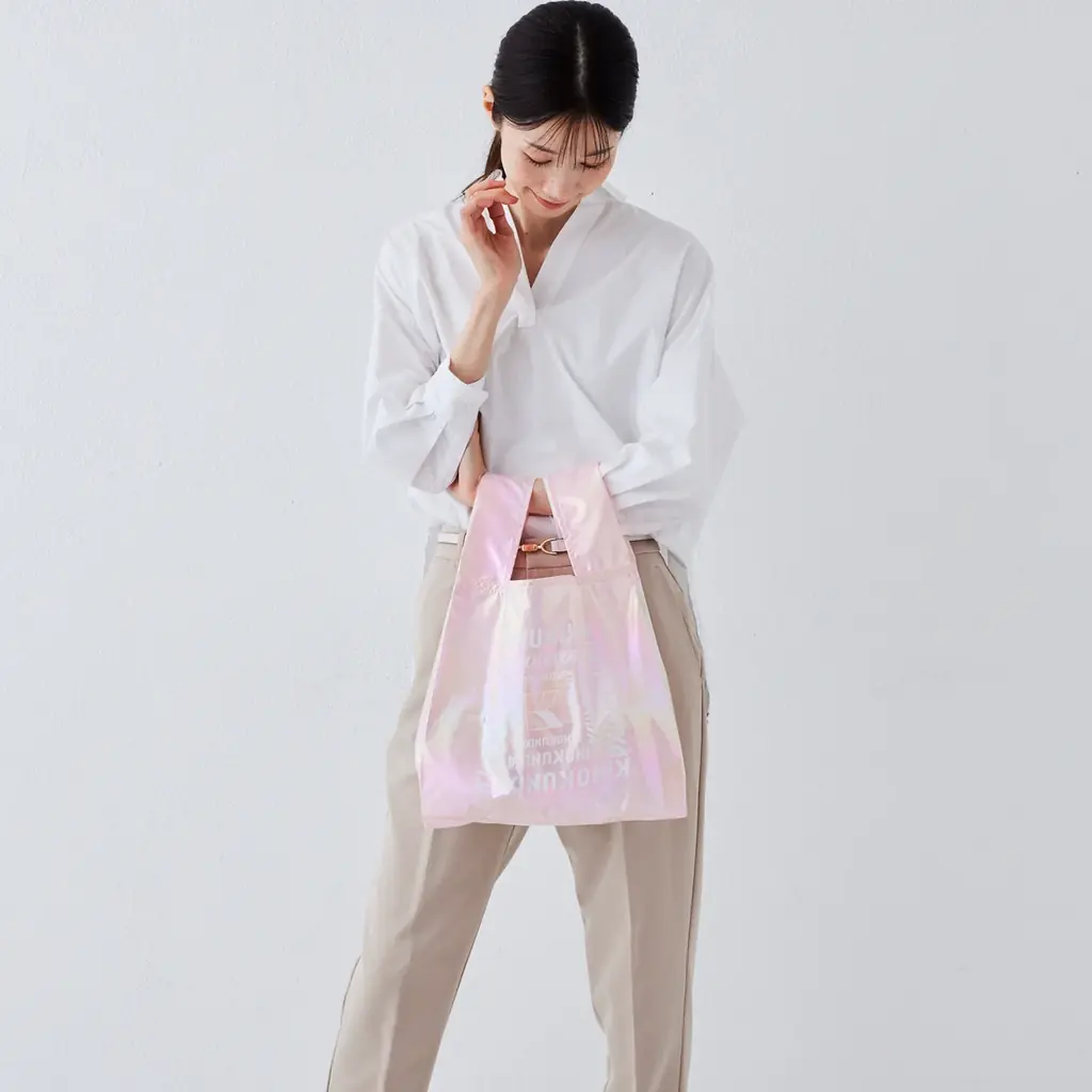 【紀ノ国屋】パールのように輝くキラキラとした素材がかわいい「シャイニーバッグ」 に新色が登場！ 画像 2