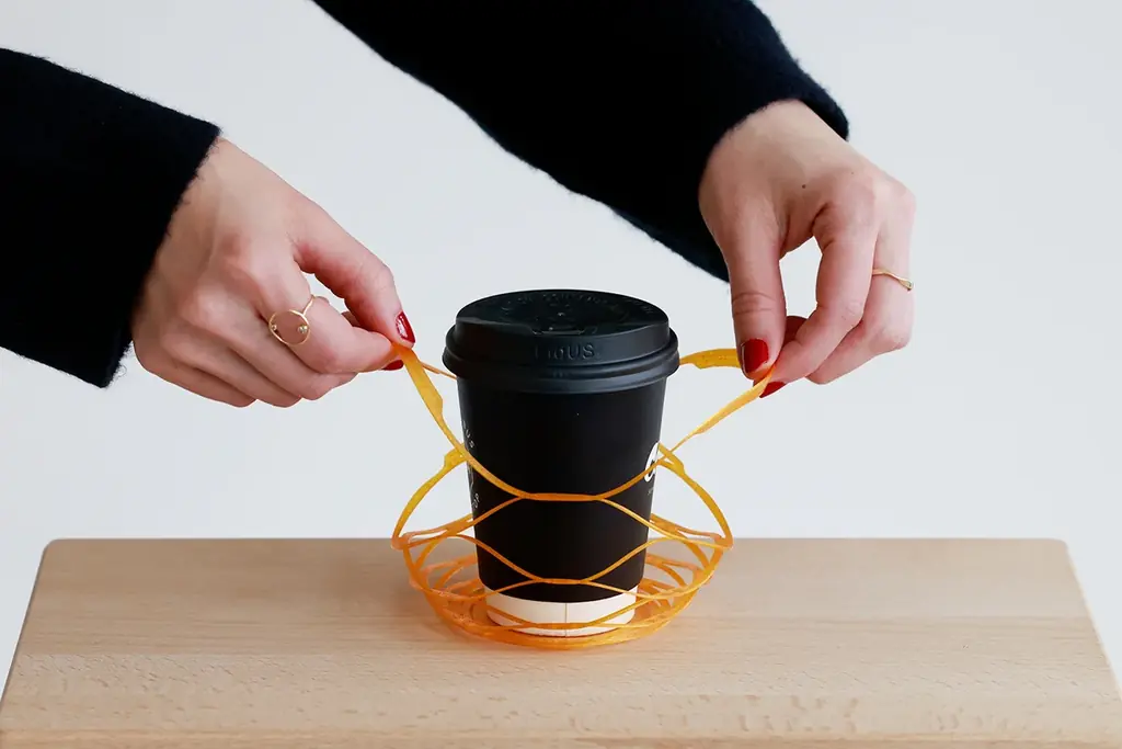 Tabio公式オンラインストア限定ノベルティキャンペーン。対象のタイツ含む5,500円以上のお買い上げで、オリジナルデザインのドリンクホルダーをプレゼント 画像 3