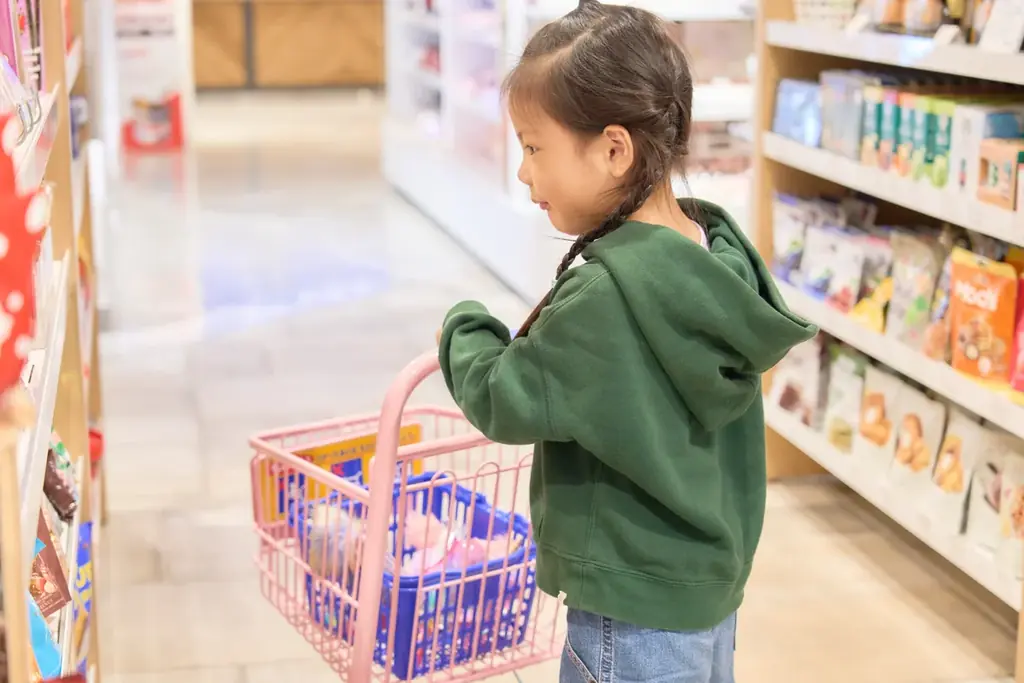 PLAZA主催のお子様向けイベント「MY FIRST PLAZA」大好評につき、今年も開催決定！レジスキャンやラッピングでお仕事体験＆お写真のプレゼントも。 画像 2