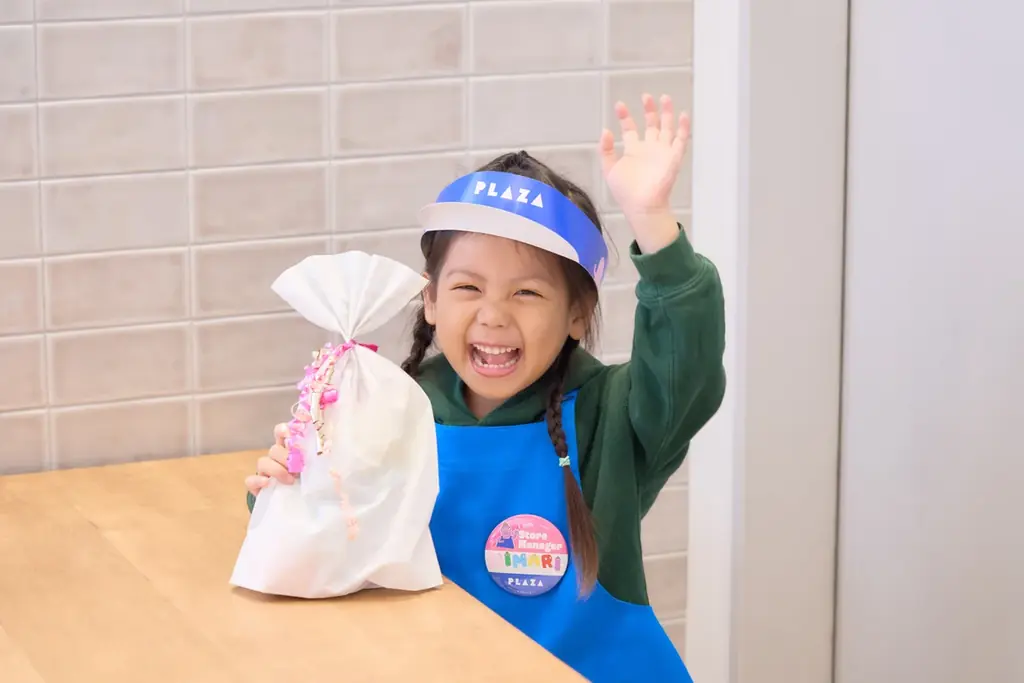 PLAZA主催のお子様向けイベント「MY FIRST PLAZA」大好評につき、今年も開催決定！レジスキャンやラッピングでお仕事体験＆お写真のプレゼントも。 画像 4
