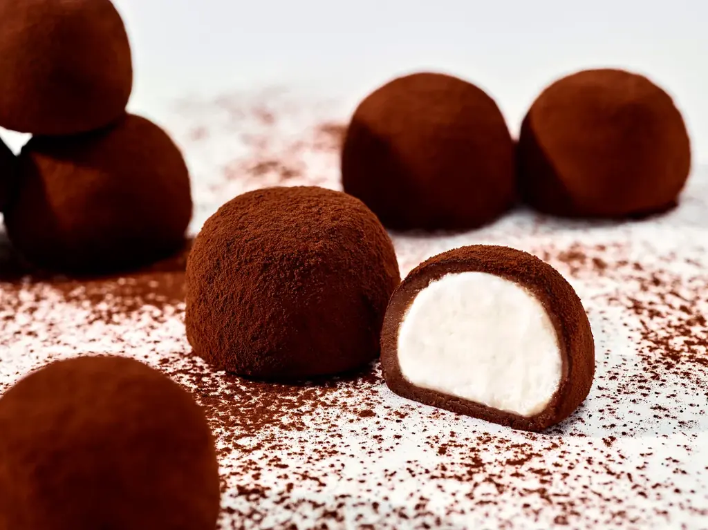 冬にしか味わえない待望の「SNOWS」が、今年もアムール・デュ・ショコラに出店　【名古屋限定】「どんぐりぼうし 赤」やバレンタイン新商品も登場 画像 8