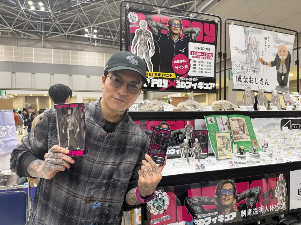 NOEZ FOXX×吉本アートの刺青透明人体模型が話題に｜ベストカレンダー