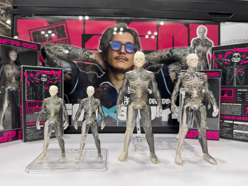 人体模型！部屋に飾ってオシャレになれ！ NOEZ FOXX×吉本アートの刺青透明人体模型が話題に｜ベストカレンダー