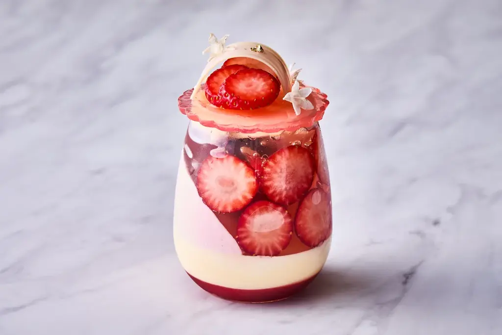 苺スイーツ＆限定パン販売