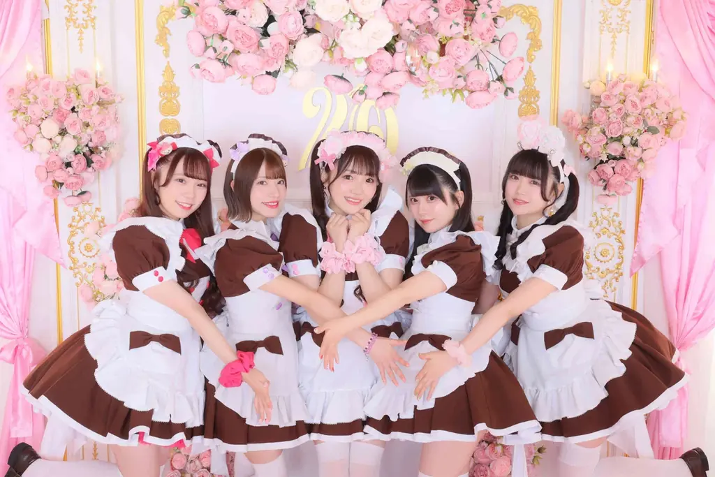 美味しくなるおまじない「萌え萌えきゅん」を生み出したレジェンドメイド・hitomi、21周年の記念日に新人メイド服で特別お給仕 画像 12