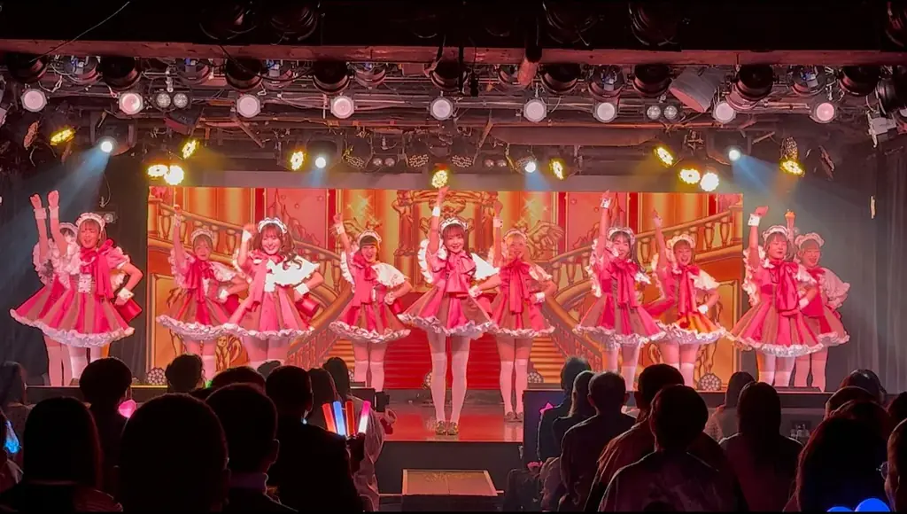 美味しくなるおまじない「萌え萌えきゅん」を生み出したレジェンドメイド・hitomi、21周年の記念日に新人メイド服で特別お給仕 画像 7