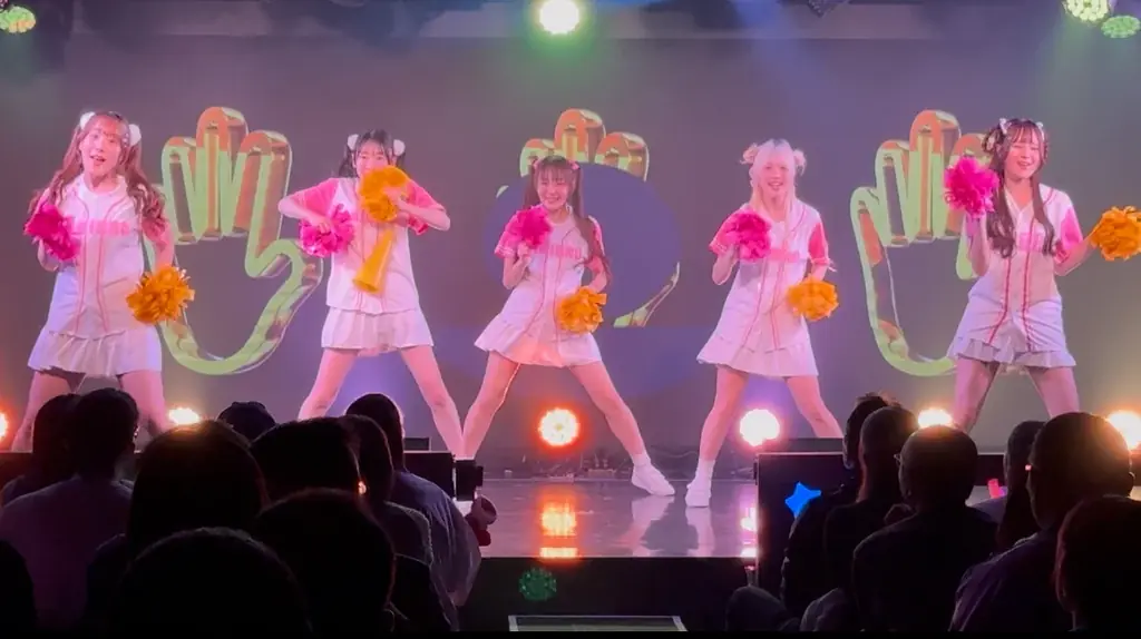 美味しくなるおまじない「萌え萌えきゅん」を生み出したレジェンドメイド・hitomi、21周年の記念日に新人メイド服で特別お給仕 画像 8