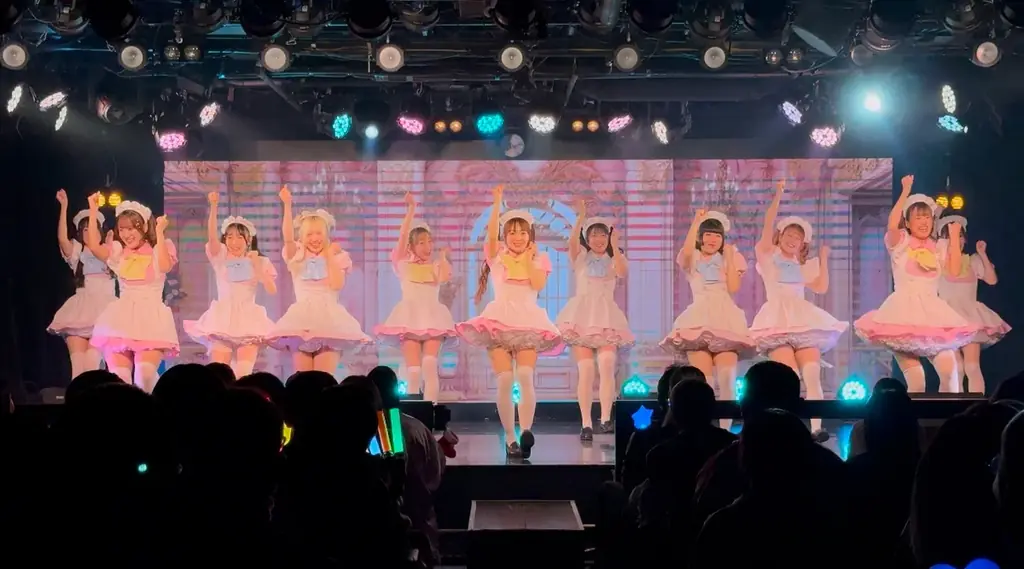 美味しくなるおまじない「萌え萌えきゅん」を生み出したレジェンドメイド・hitomi、21周年の記念日に新人メイド服で特別お給仕 画像 9