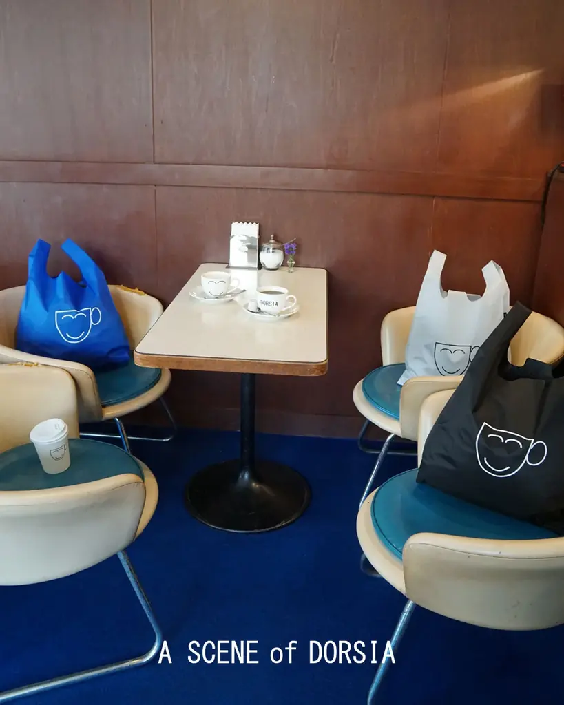 ガジェットアクセサリーブランドA SCENE＜エーシーン＞が喫茶店 DORSIAとのコラボレーションエコバッグ《A SCENE of DORSIA》を発売。 画像 2