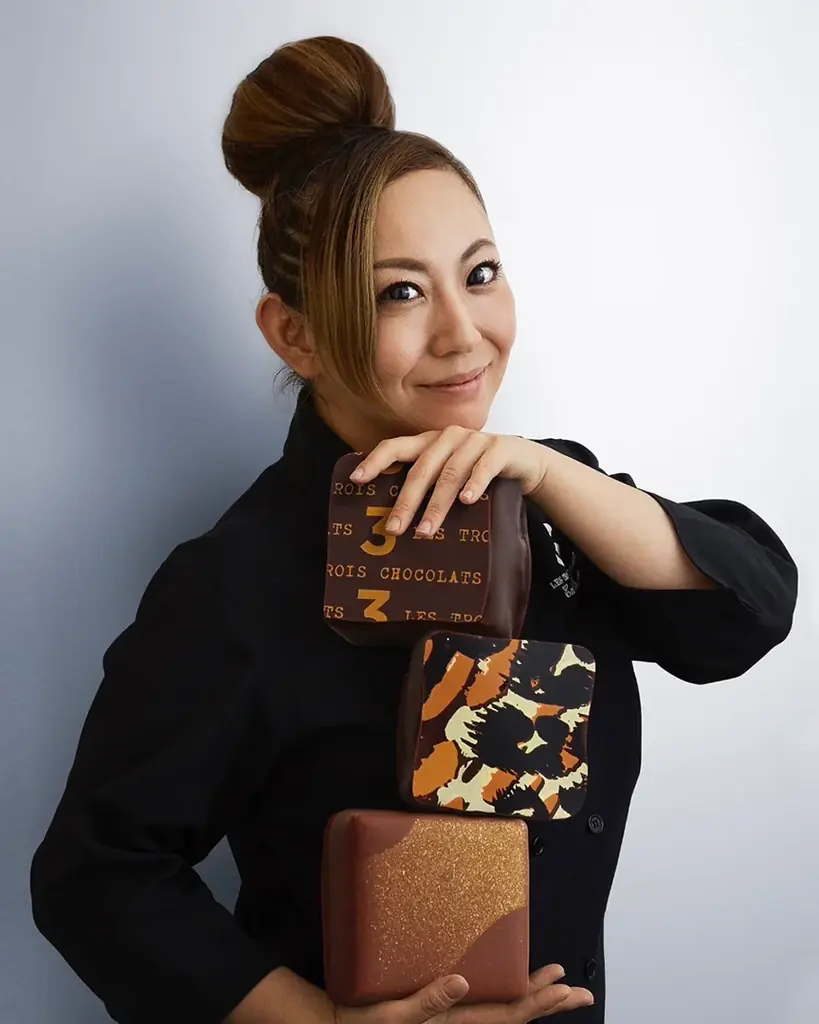 チョコレートショップ「レ トロワ ショコラ パリ」×「アンテプリマ」コラボレーション第二弾。ミニミニワイヤー付き限定ハートチョコレート缶を発売。 画像 8