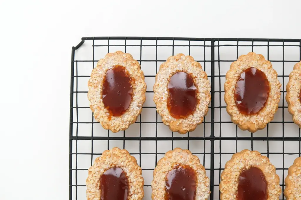 鏡を思わせるフォルムで、気分まで明るくなる『とろり甘酸っぱいアプリコットクッキー』をスナックミーオンラインストアで期間限定発売 画像 1