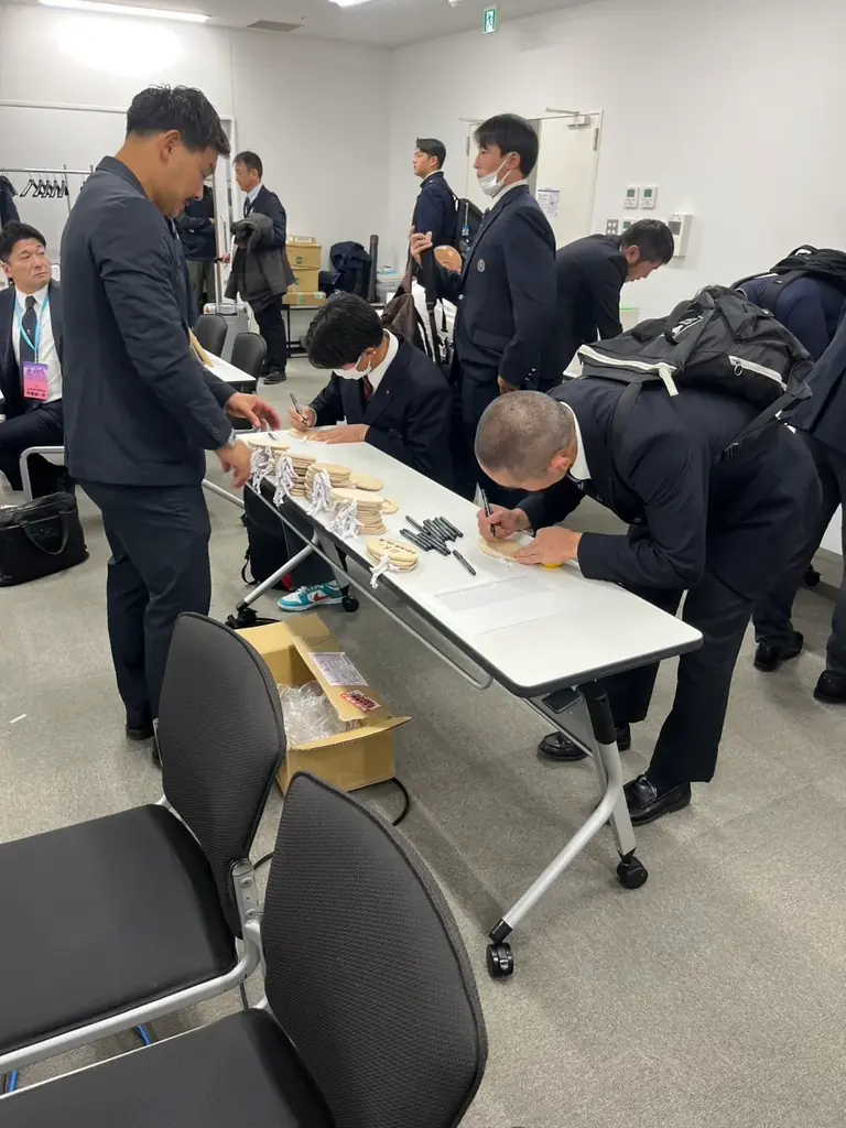 世界遺産・下鴨神社にて 全国高校ラグビー大会出場校代表の絵馬奉納 画像 3