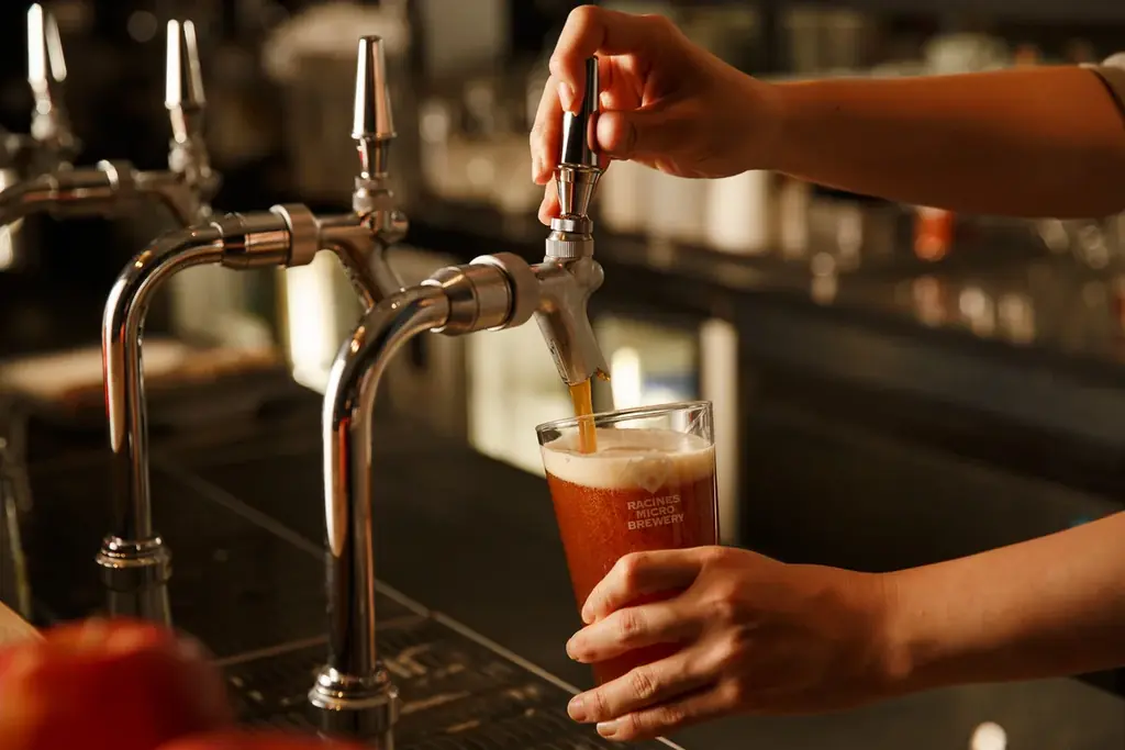 【冬季限定】焼き林檎の香ばしさをより深く。RACINES MICRO BREWERY「焼き林檎アンバーエール」2シーズン目、12月25日より販売 画像 2