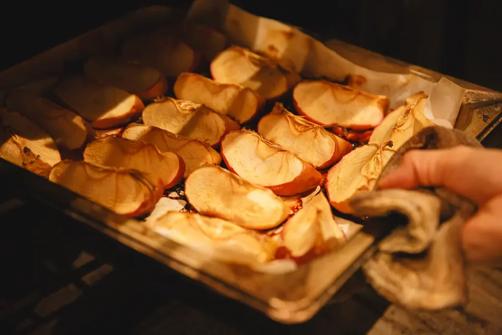 【冬季限定】焼き林檎の香ばしさをより深く。RACINES MICRO BREWERY「焼き林檎アンバーエール」2シーズン目、12月25日より販売 画像 3