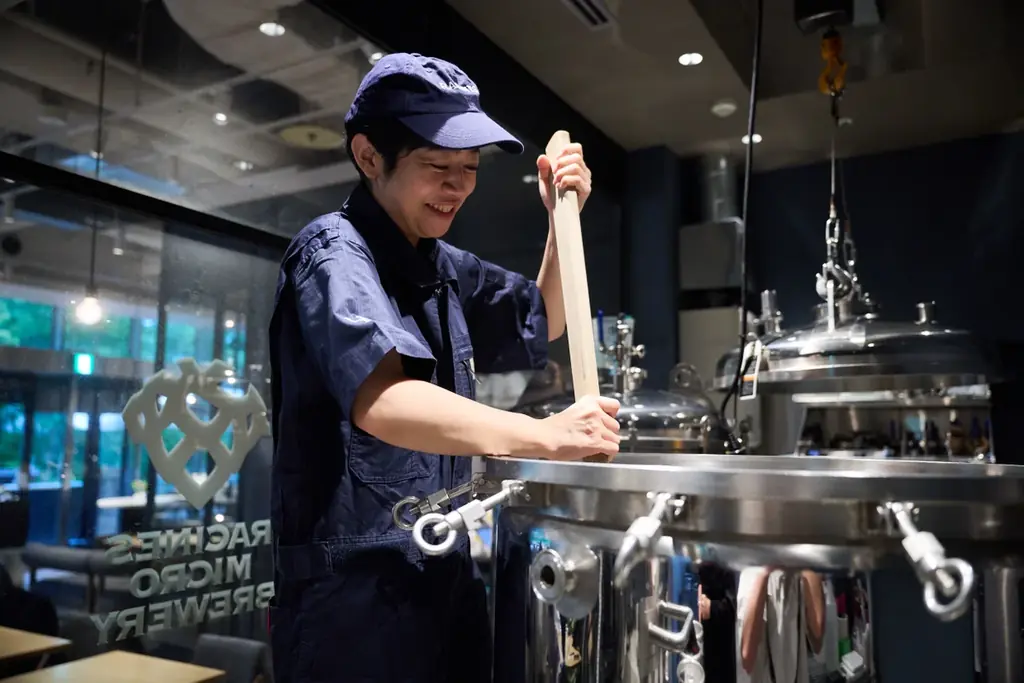 【冬季限定】焼き林檎の香ばしさをより深く。RACINES MICRO BREWERY「焼き林檎アンバーエール」2シーズン目、12月25日より販売 画像 4