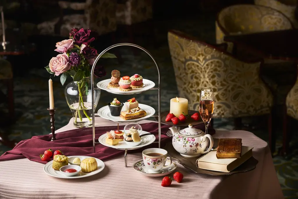 【ザ・リッツ・カールトン大阪】今年もフレッシュ苺が登場！苺とスイーツの饗宴「ストロベリーアフタヌーンティー」と「ストロベリーアフタヌーンブッフェ―サロン デュ ストロベリー―」がいよいよ開幕 画像 1