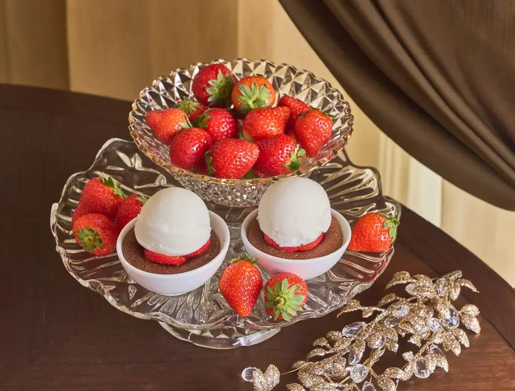 【ザ・リッツ・カールトン大阪】今年もフレッシュ苺が登場！苺とスイーツの饗宴「ストロベリーアフタヌーンティー」と「ストロベリーアフタヌーンブッフェ―サロン デュ ストロベリー―」がいよいよ開幕 画像 12